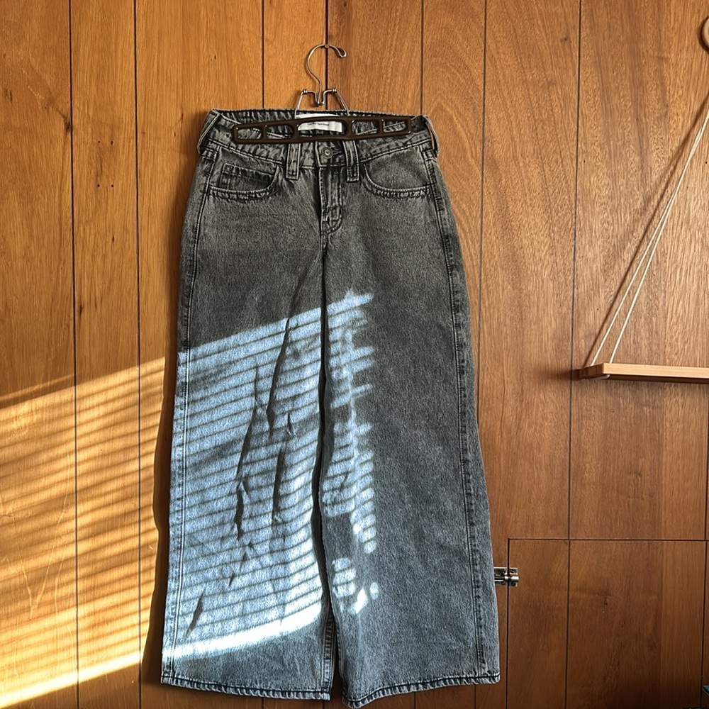 grey hollister jeans size 23 short